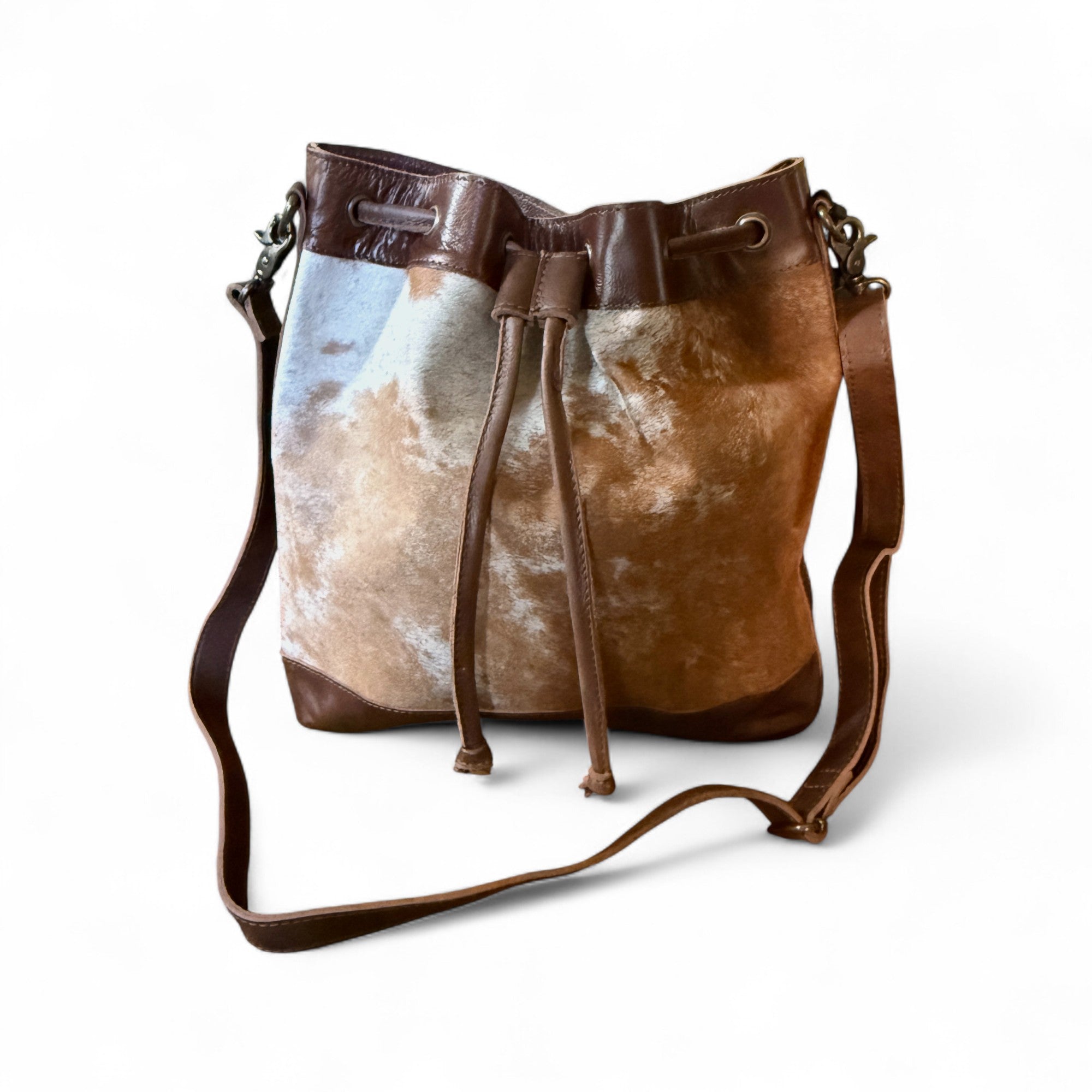Highlands Large Cowhide Drawstring Bucket Handbag Western Bag - Ranch Junkie Mercantile LLC 