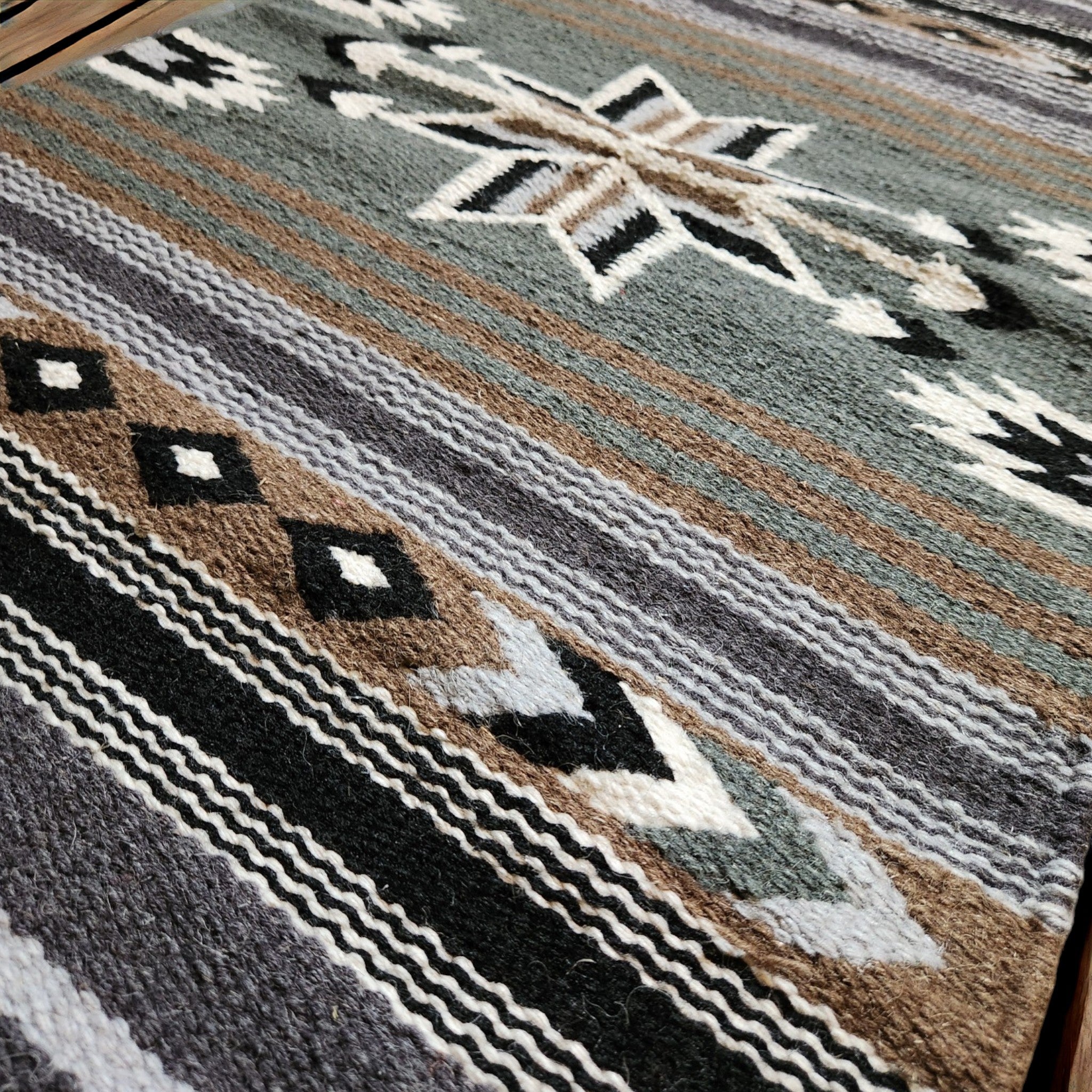 20" X 40" Handwoven Wool Southwestern Rug The Tia Accent Rug